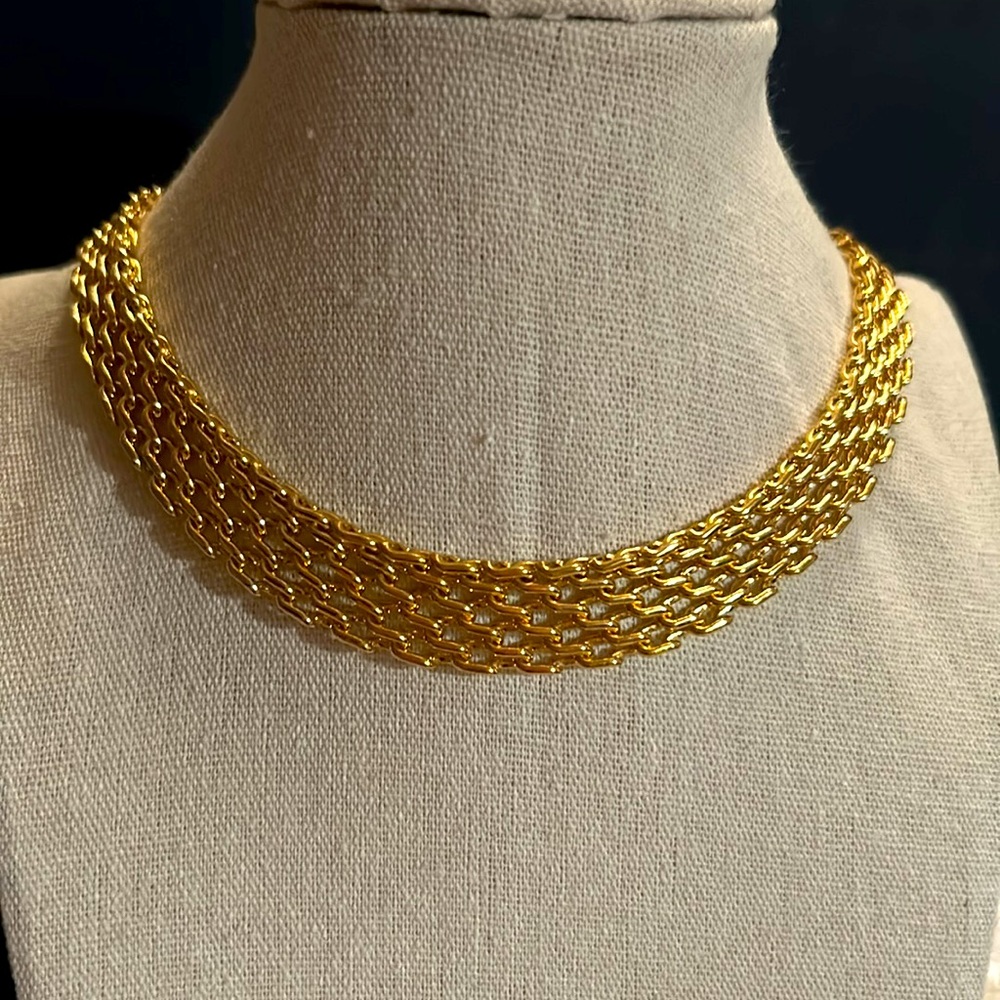 Perfect Monet gold plated choker circa 50’s 60’s Vintage Shepherds hook clasp.